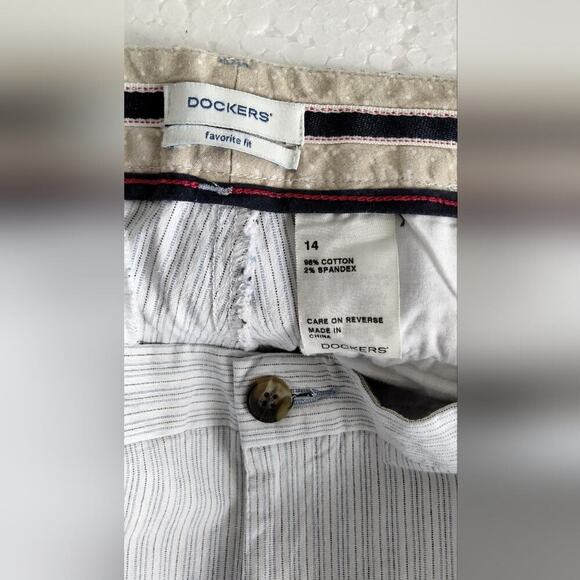 Dockers Favorite Fit Women's Short Size 14 white with Light blue /black Stripes - Picture 4 of 5